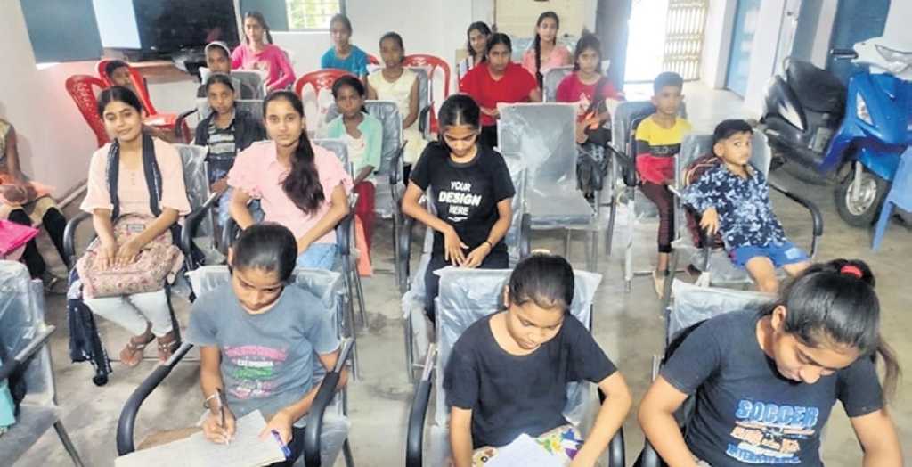 సర్పంచే టీచర్