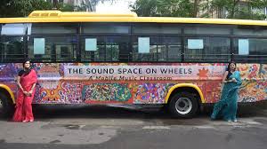 పేద పిల్లలకు మ్యూజిక్ బస్సు