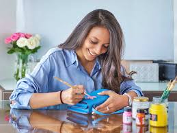 లగ్జరీ బ్రాండ్స్ పై పెయింటింగ్స్