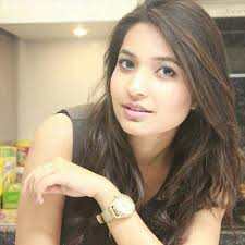 సహజ వర్ణాలే అందం